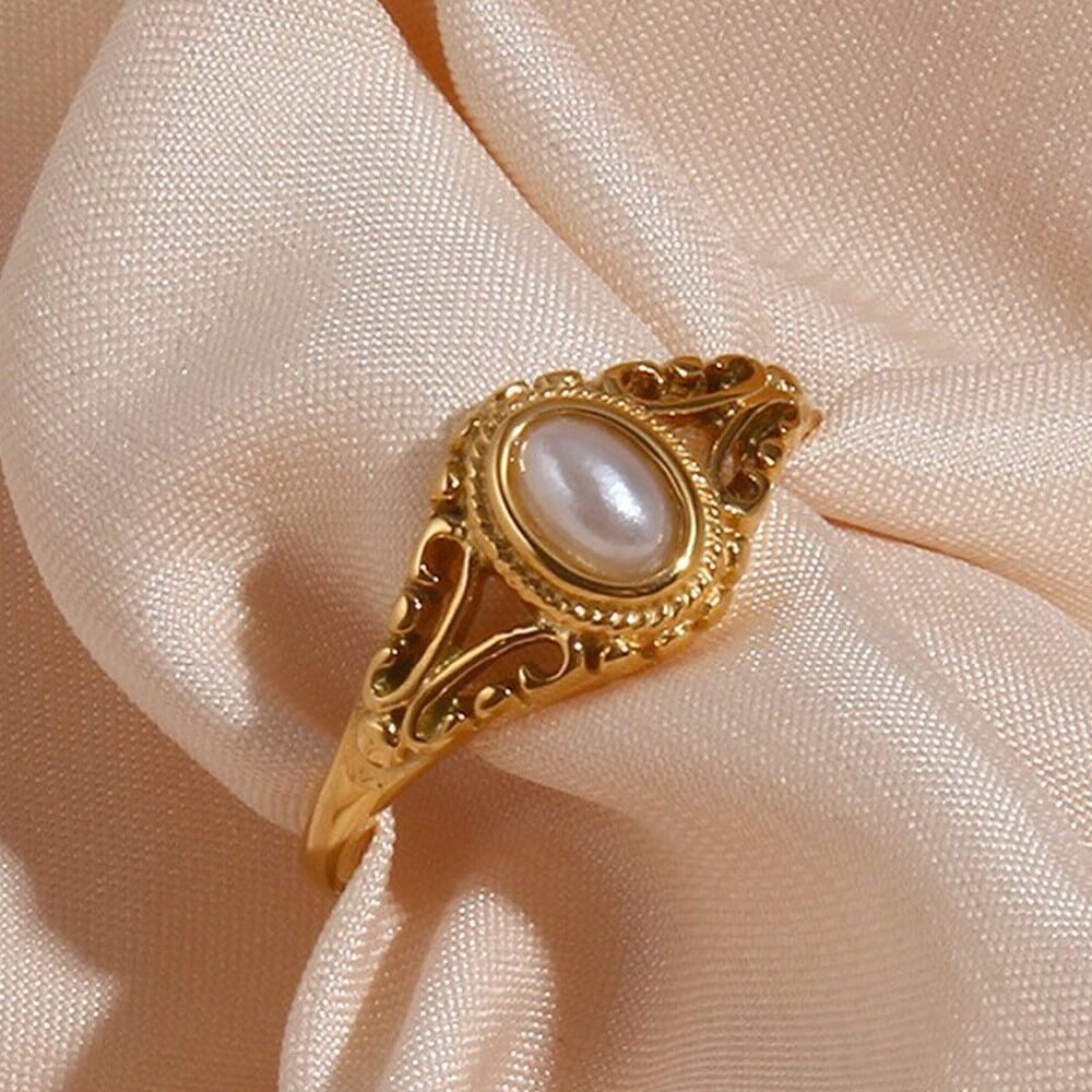 Vintage Filigree Mother of Pearl Oval Ring