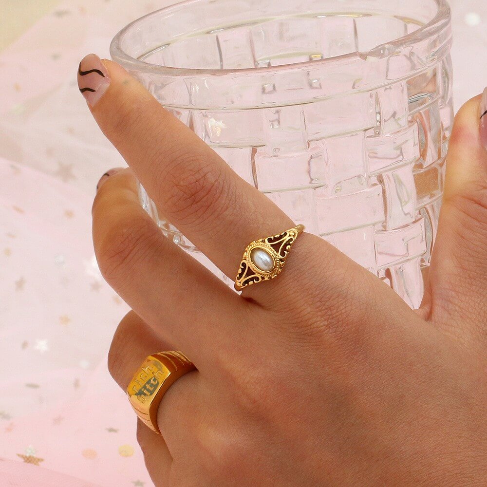Vintage Filigree Mother of Pearl Oval Ring