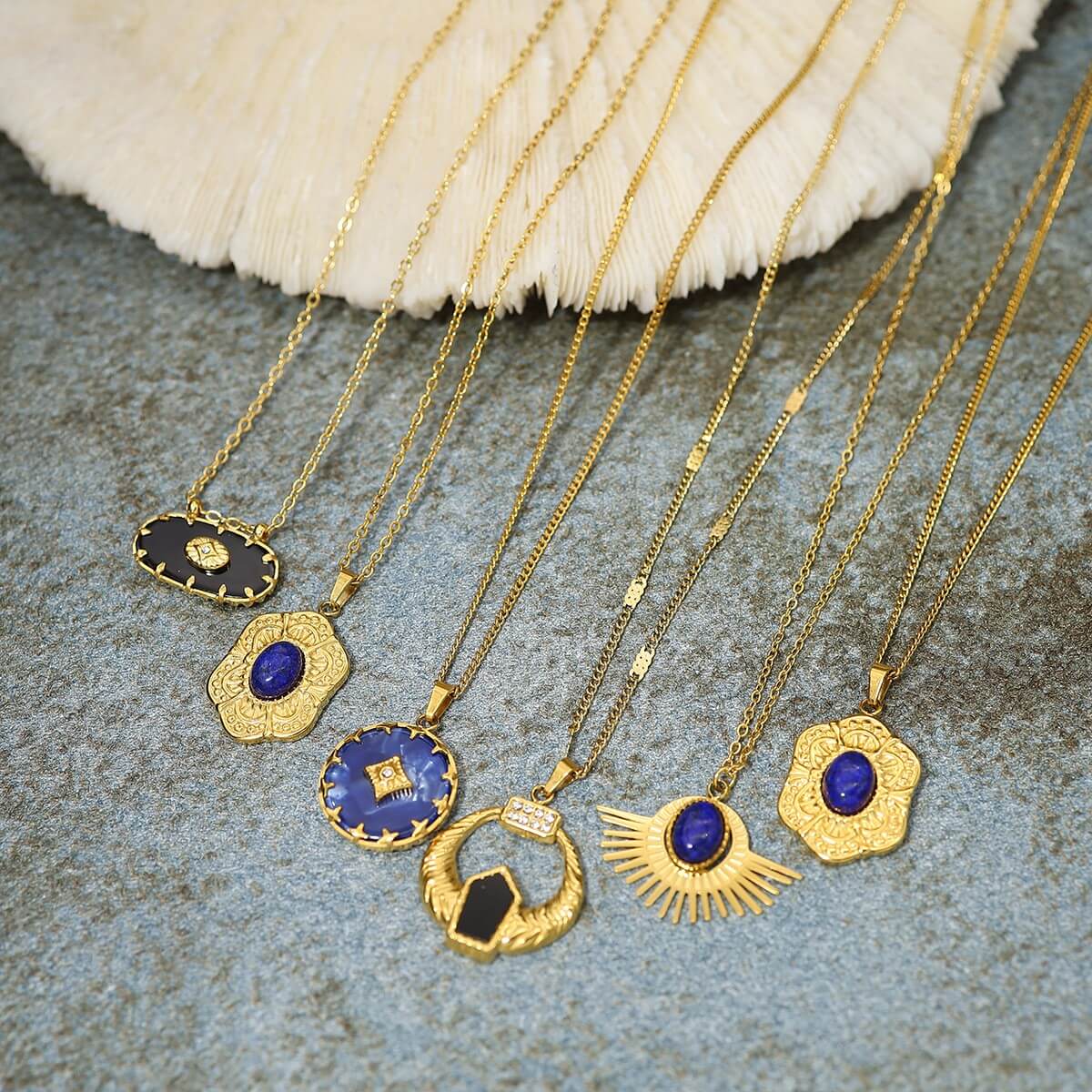 Vintage Natural Stone Medallion Pendant Necklace